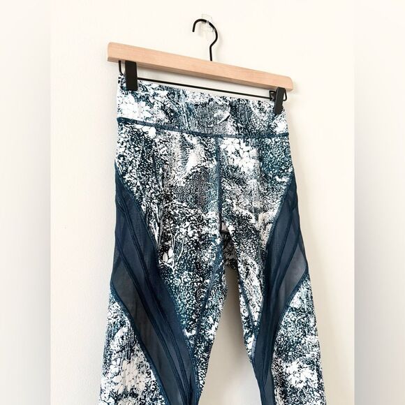 Lululemon Never Still Cropped Legging 21" Inseam in Teal & White - Size 6 - Picture 3 of 6